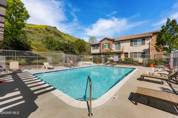 $549,995 | 27968 Avalon Drive, Santa Clarita, CA 91351