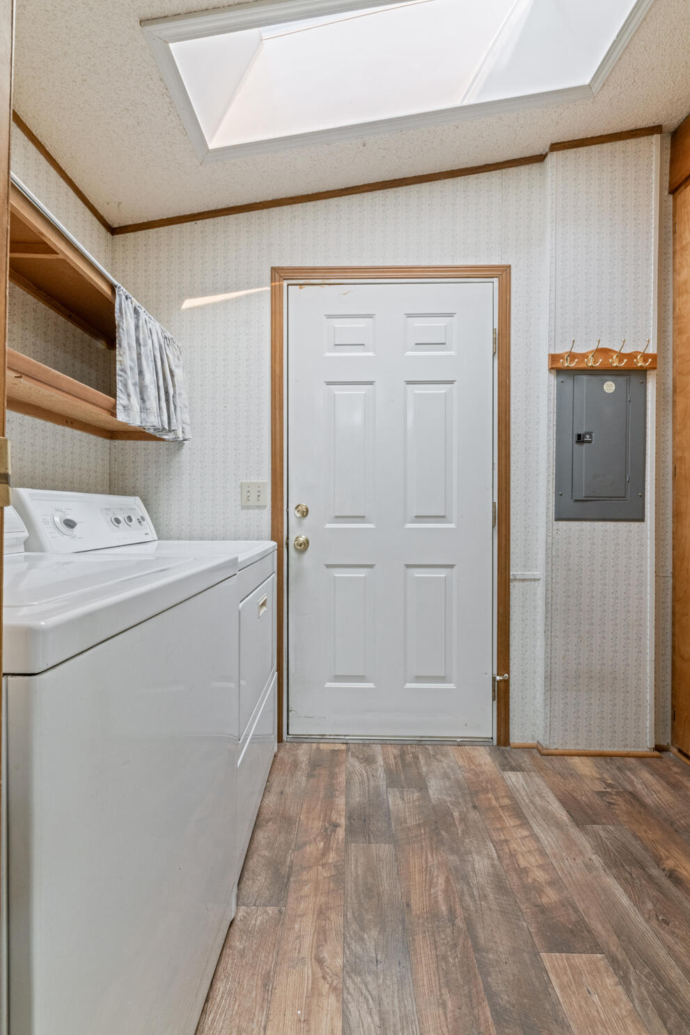 315 West Evans Creek Road, Unit 78 Rogue River, OR 97537 - Photo 23 of 27 a utility room with dryer and washer