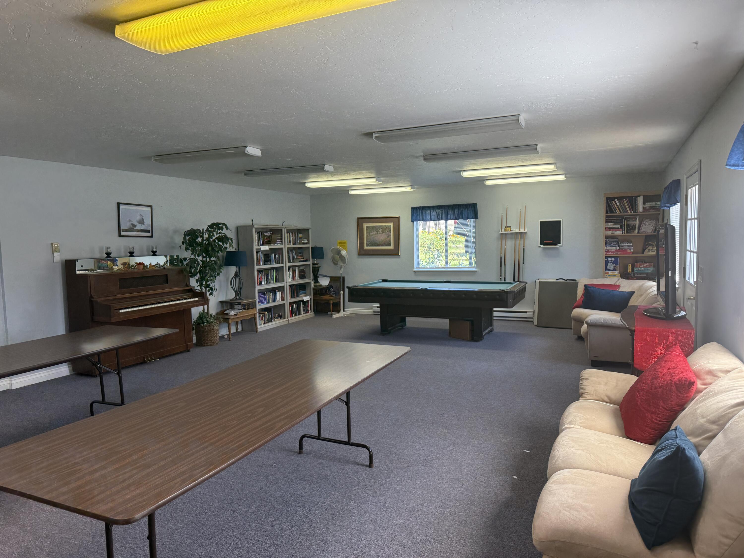 315 West Evans Creek Road, Unit 78 Rogue River, OR 97537 - Photo 25 of 27 a living room with furniture and a wooden floor