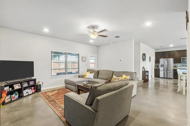 $1,950 | 3800 Juniper Court, Granbury, TX 76048