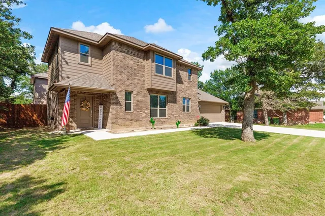 $1,950 | 3800 Juniper Court, Granbury, TX 76048
