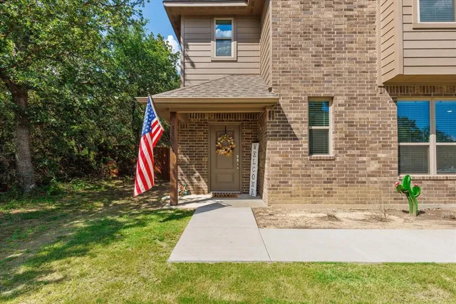 $1,950 | 3800 Juniper Court, Granbury, TX 76048