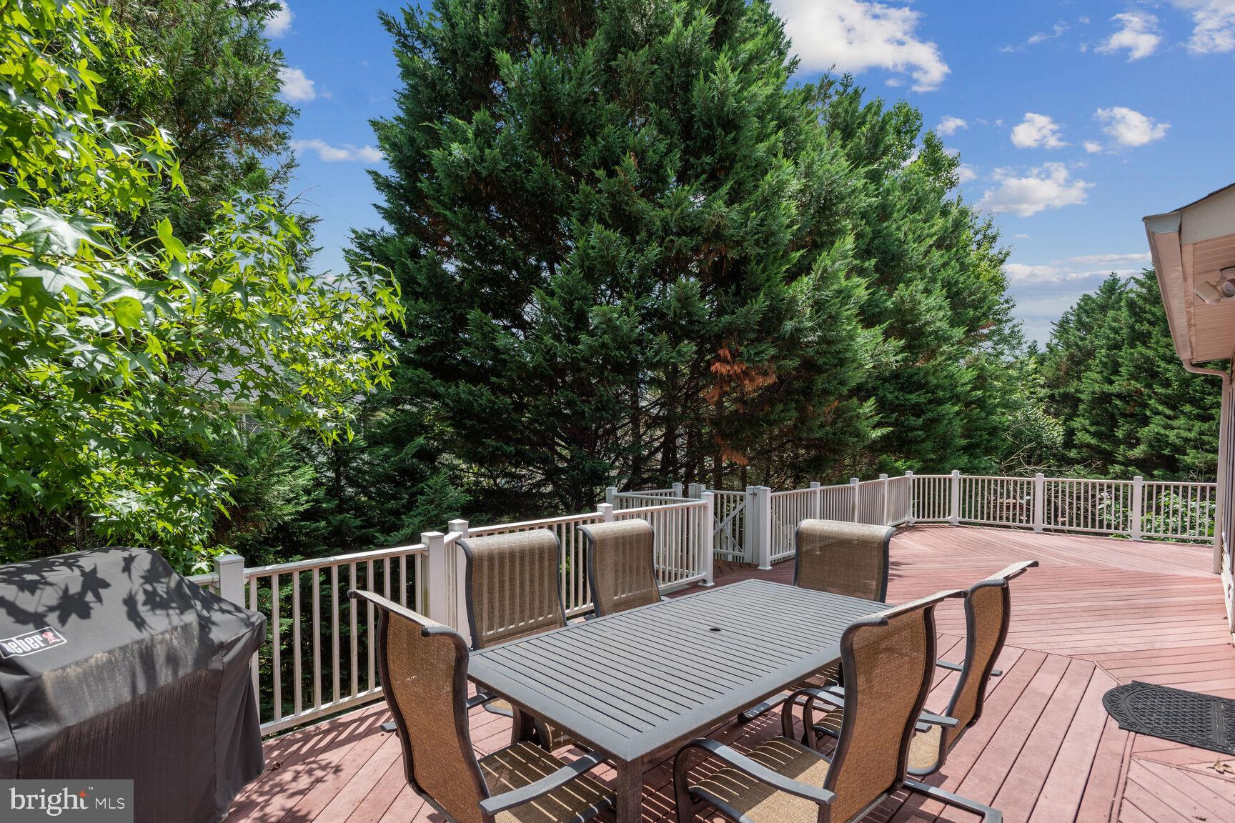 10867 Grovehampton Court Reston, VA 20194 - Photo 16 of 19 Gallery Image 16
