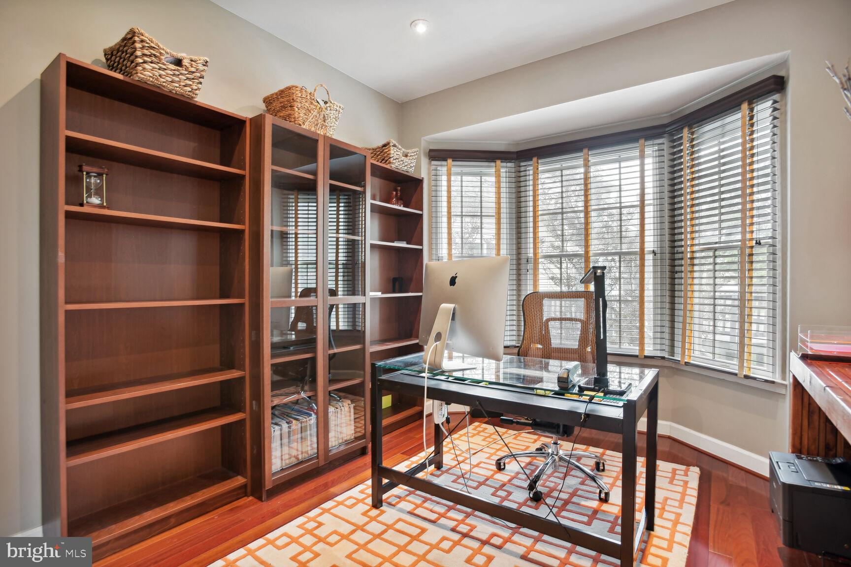 10867 Grovehampton Court Reston, VA 20194 - Photo 5 of 19 Gallery Image 5
