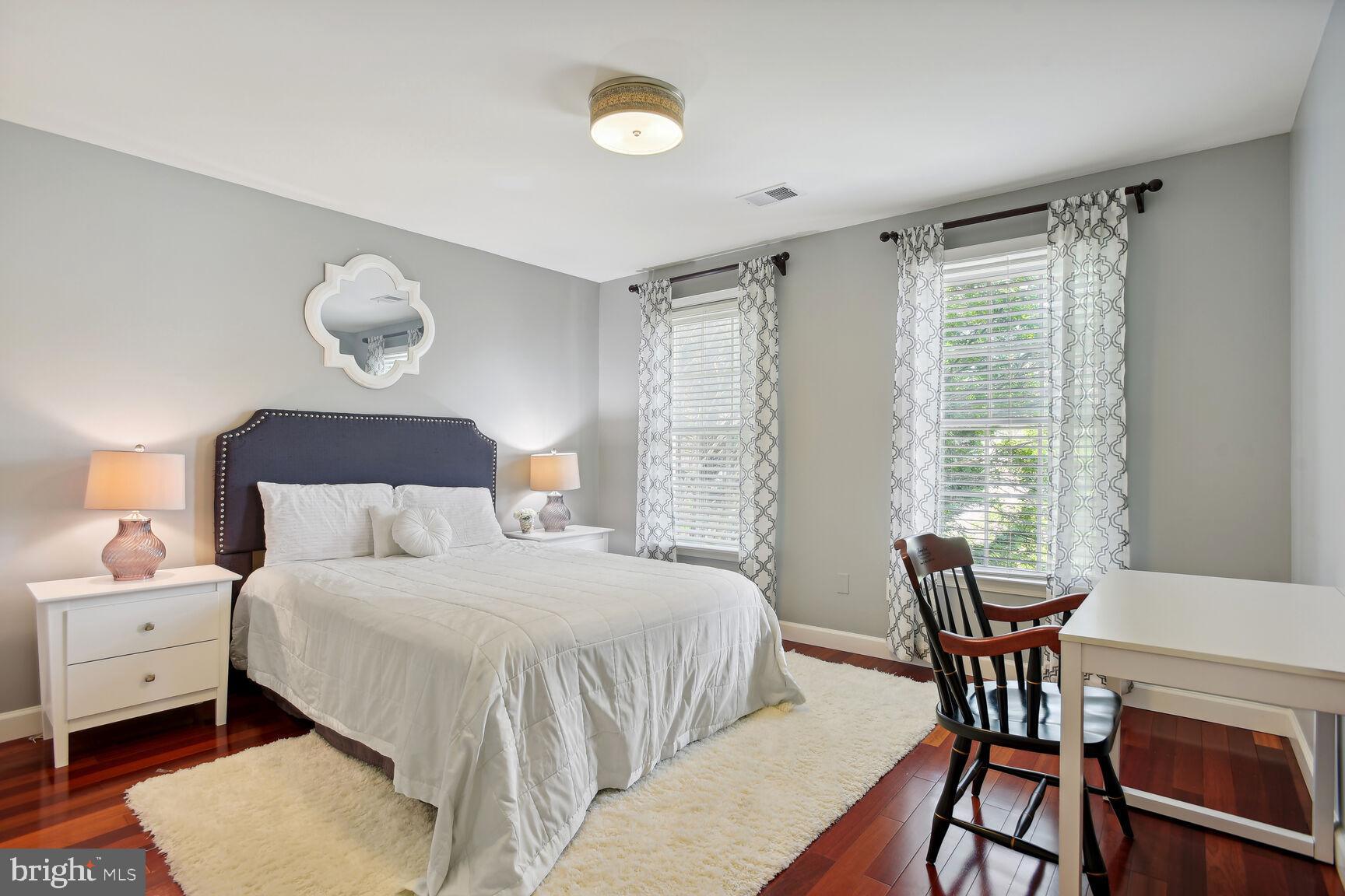 10867 Grovehampton Court Reston, VA 20194 - Photo 8 of 19 Gallery Image 8