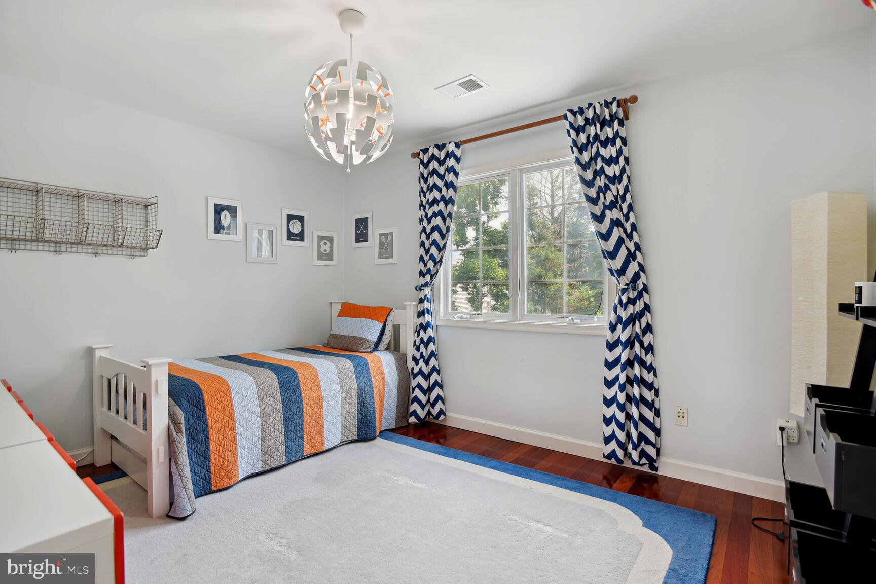 10867 Grovehampton Court Reston, VA 20194 - Photo 10 of 19 Gallery Image 10