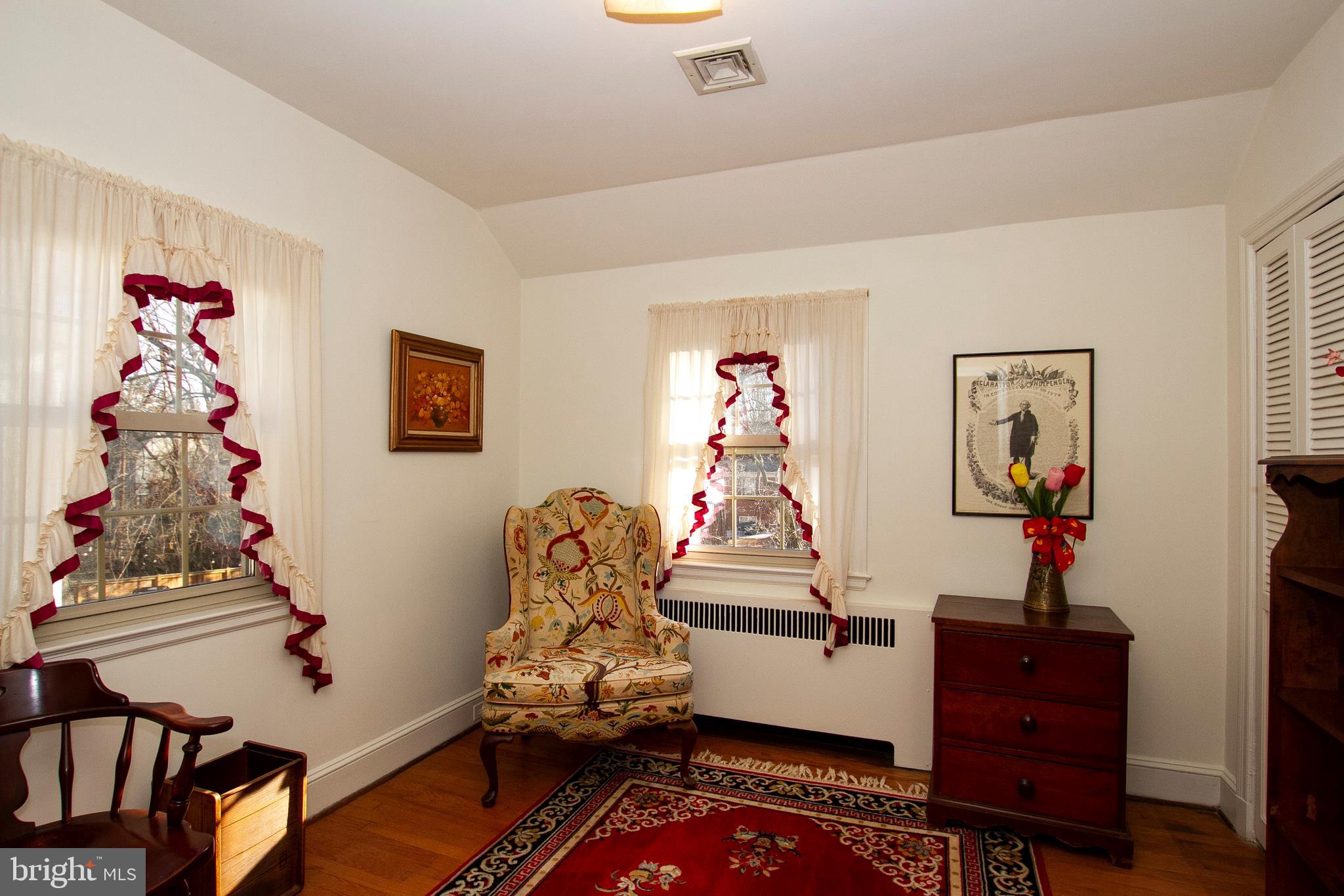 7103 Sheffield Road Baltimore, MD 21212 - Photo 23 of 37 a living room with furniture and wooden floor
