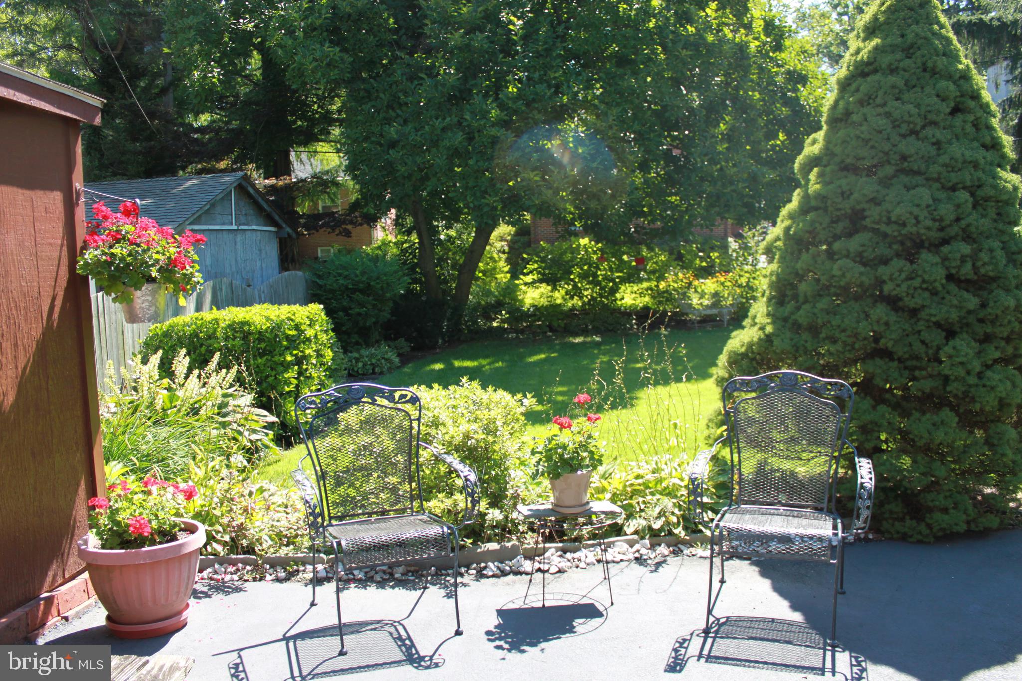 7103 Sheffield Road Baltimore, MD 21212 - Photo 6 of 37 a backyard of a house with lots of green space and a fountain