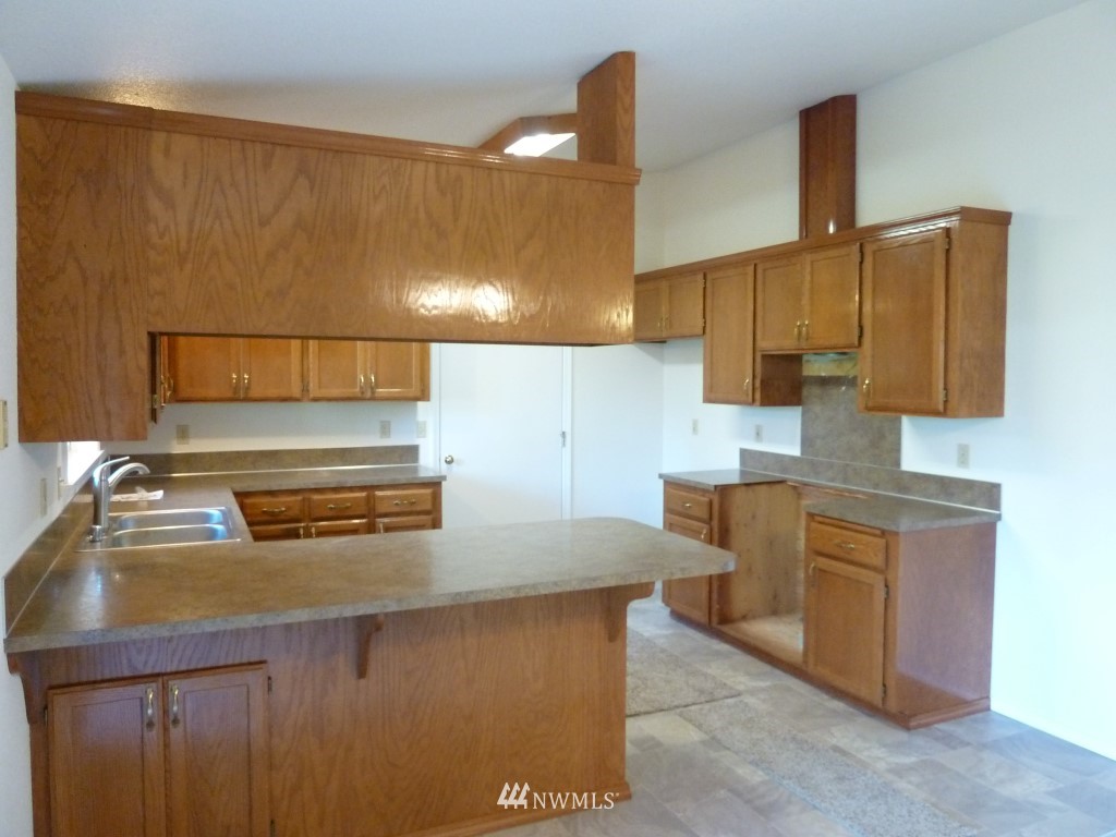 18609 Old Highway 99 Southwest Rochester, WA 98579 - Photo 5 of 22