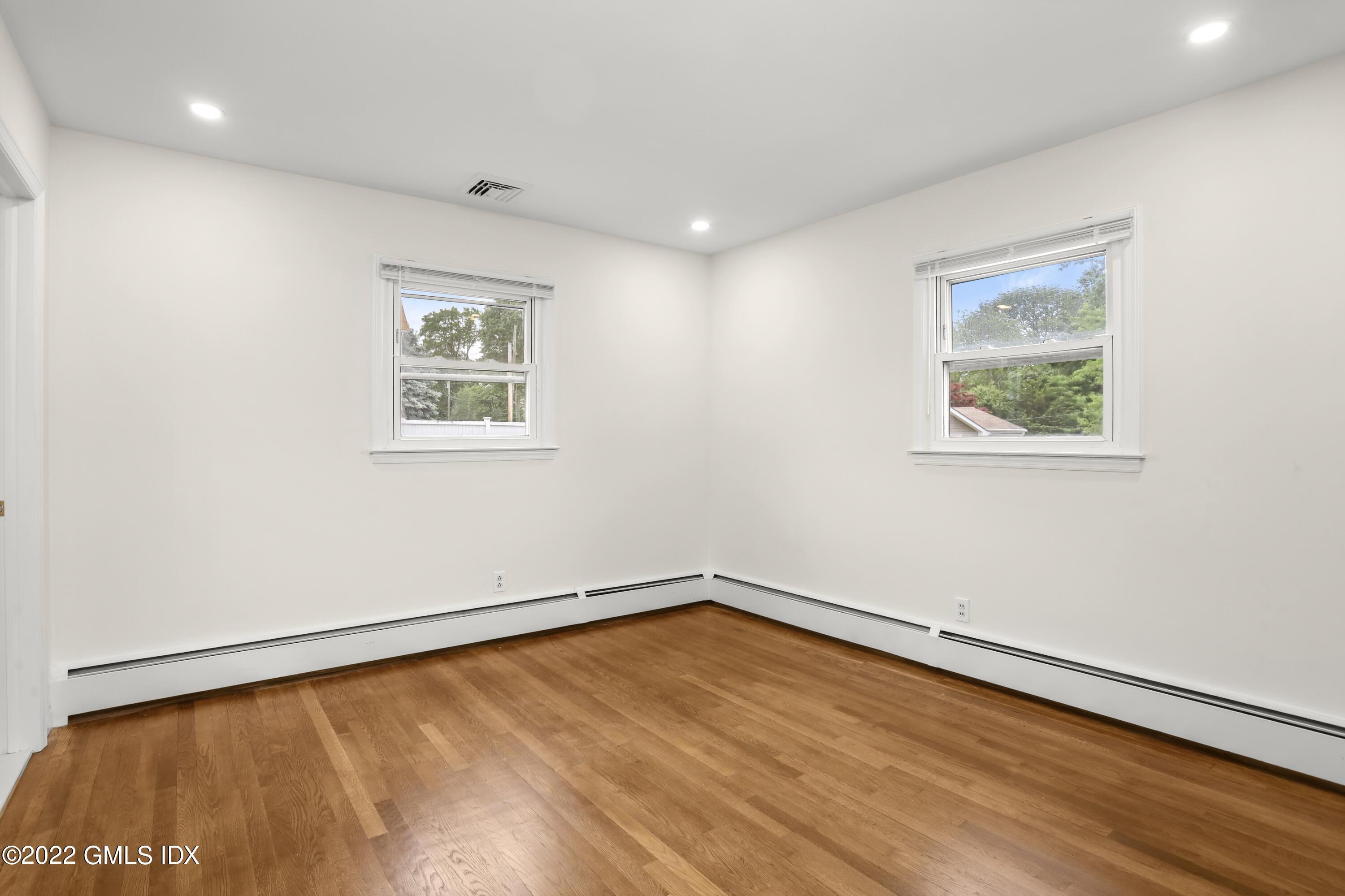 29 Thorn Hill Road Riverside, CT 06878 - Photo 15 of 37 Primary Bedroom