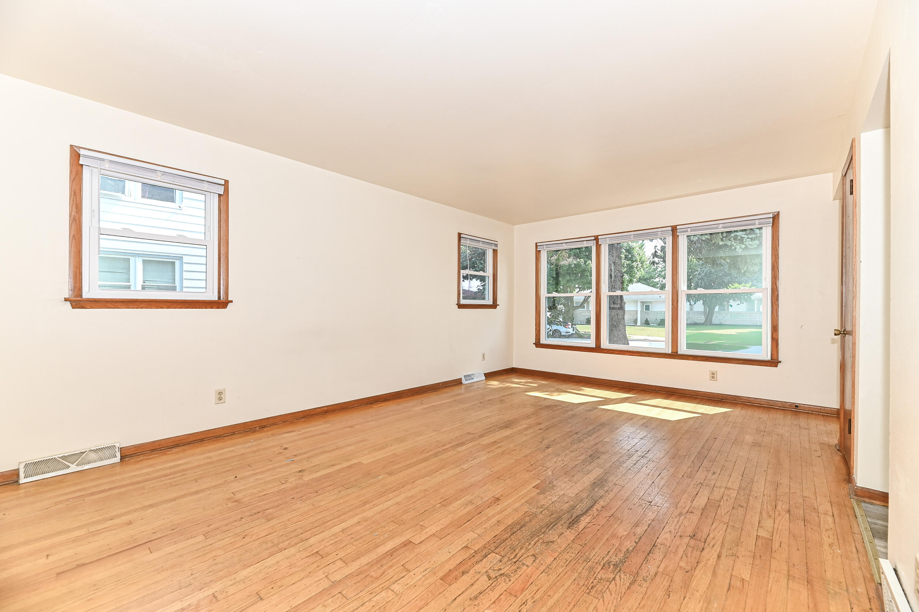 1728 Cleveland Avenue, Unit 1730 Racine, WI 53405 - Photo 8 of 39 Living Room
