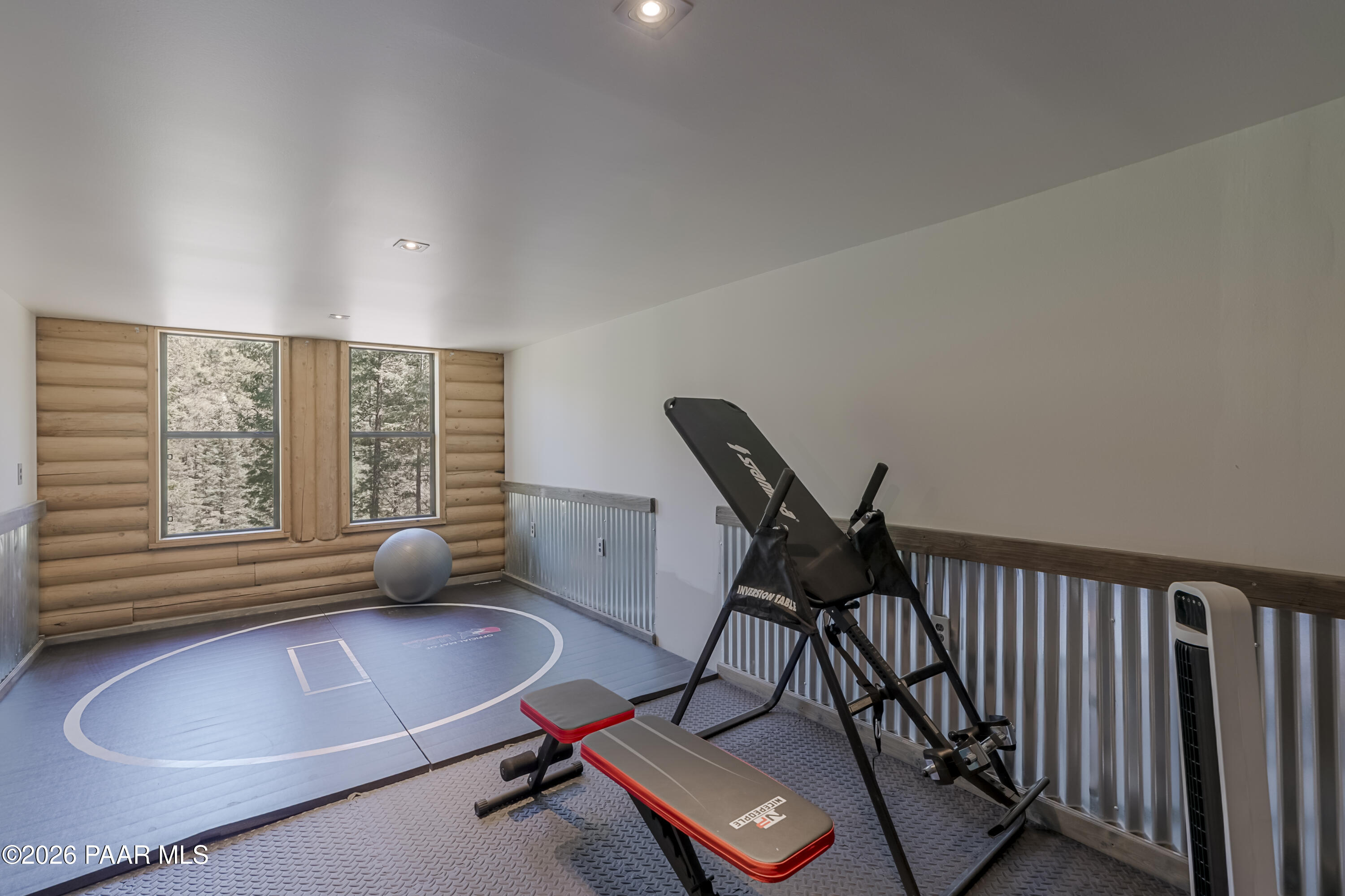 8105 South Comstock Mine Road Prescott, AZ 86303 - Photo 22 of 61 a livingroom with furniture and a window