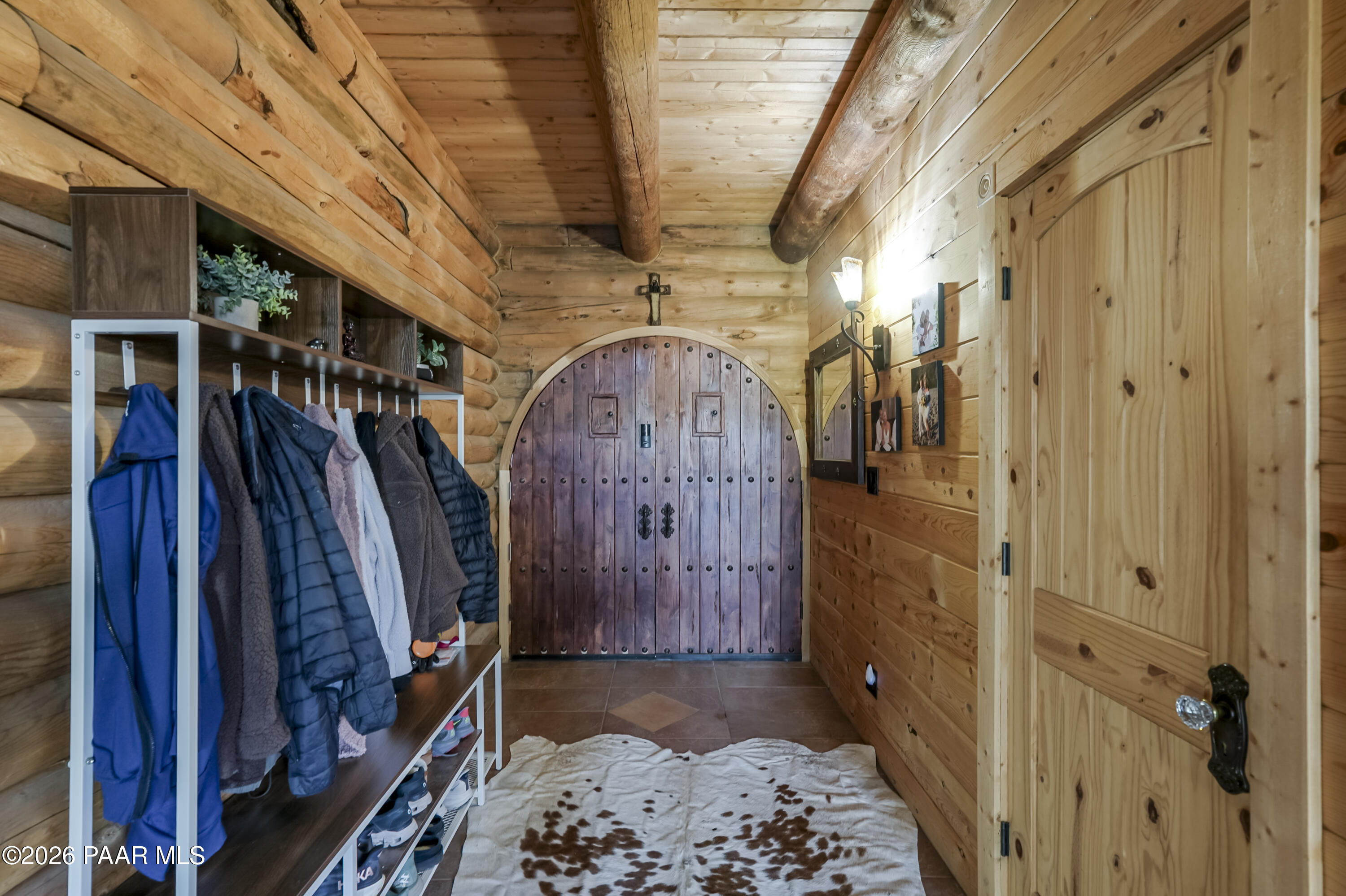 8105 South Comstock Mine Road Prescott, AZ 86303 - Photo 4 of 61 Foyer 1