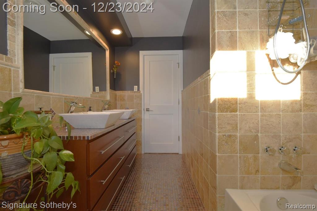 969 North Reading Road Bloomfield Hills, MI 48304 - Photo 29 of 41