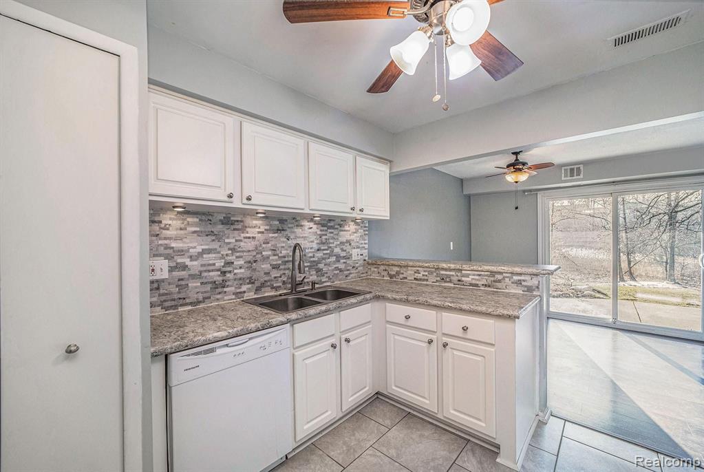 1683 Riverside Drive Rochester, MI 48309 - Photo 2 of 23