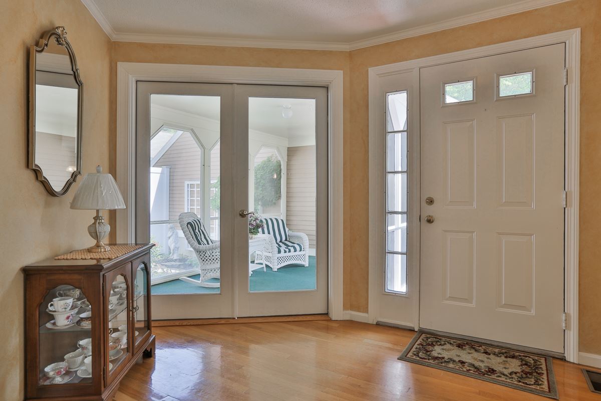 753 Straw Hill Road Manchester, NH 03104 - Photo 3 of 35