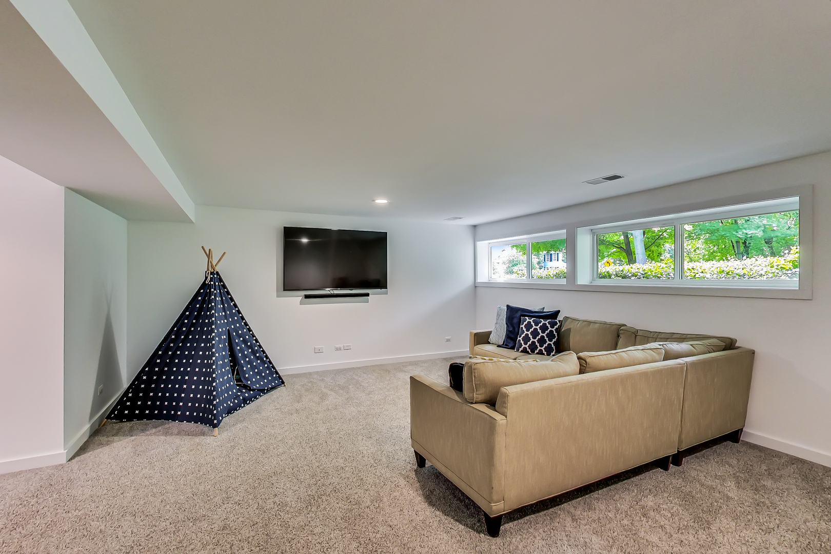 416 Maple Street Winnetka, IL 60093 - Photo 23 of 34 a living room with furniture and a flat screen tv