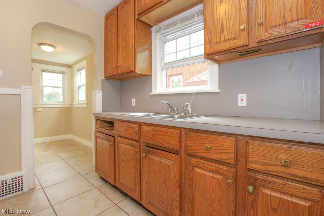 3579 Bainbridge Road Cleveland Heights, OH 44118 - Photo 12 of 35