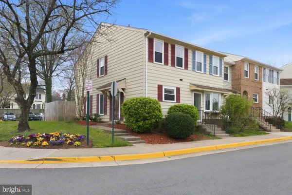 $365,000 | 13800 Sauterne Way, Chantilly, VA 20151