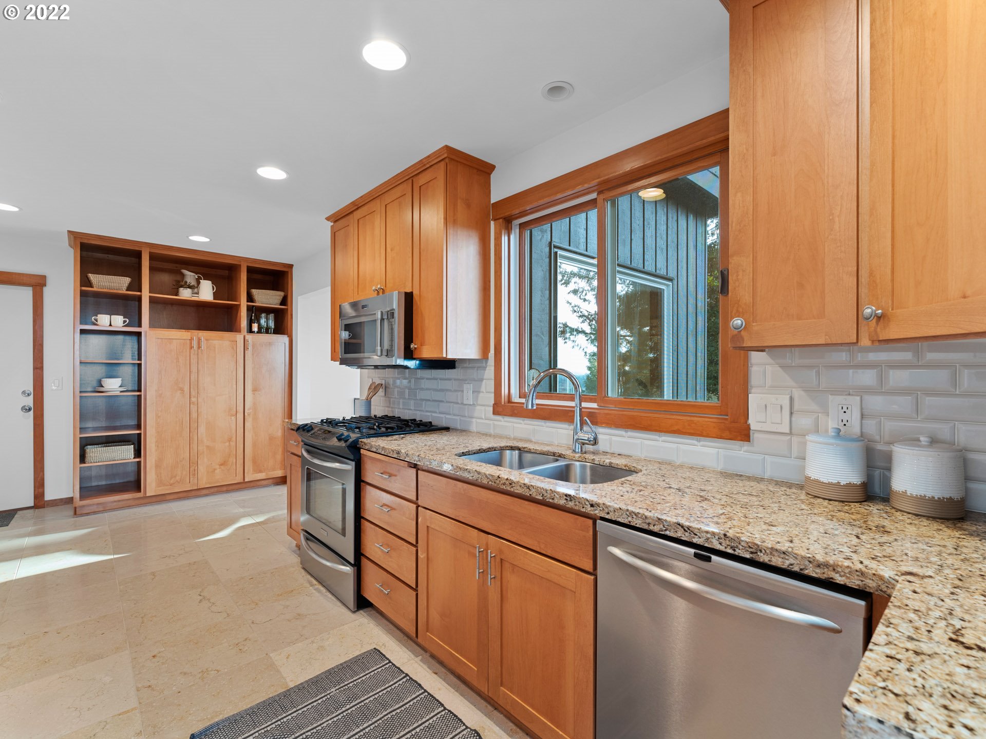 3906 Southwest Altadena Avenue Portland, OR 97239 - Photo 13 of 32 Gallery Image 13