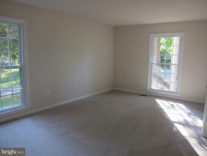 9238 Rockefeller Lane Springfield, VA 22153 - Photo 7 of 10 Living Room