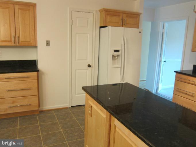 9238 Rockefeller Lane Springfield, VA 22153 - Photo 8 of 10 Kitchen