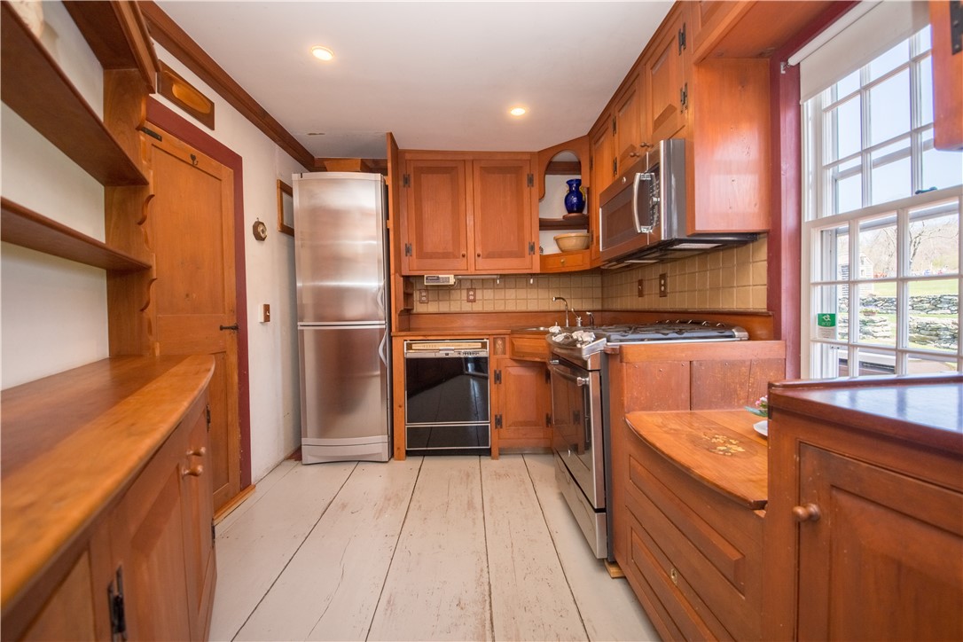 4398 Main Road Tiverton, RI 02878 - Photo 13 of 39