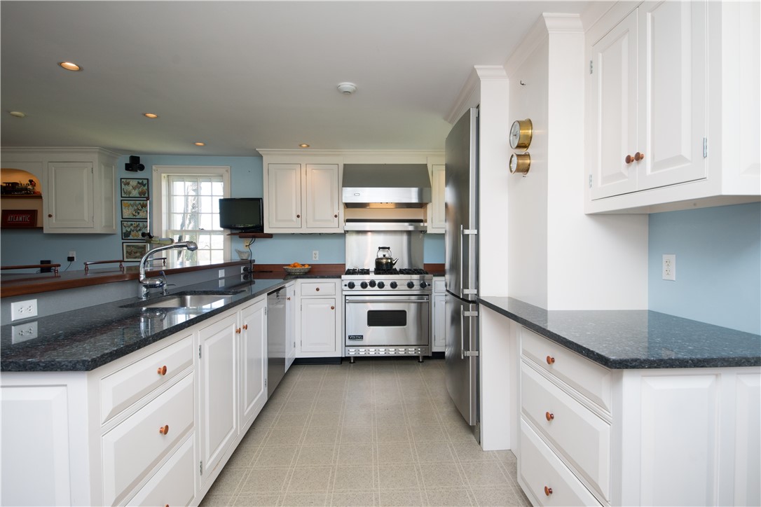 4398 Main Road Tiverton, RI 02878 - Photo 8 of 39