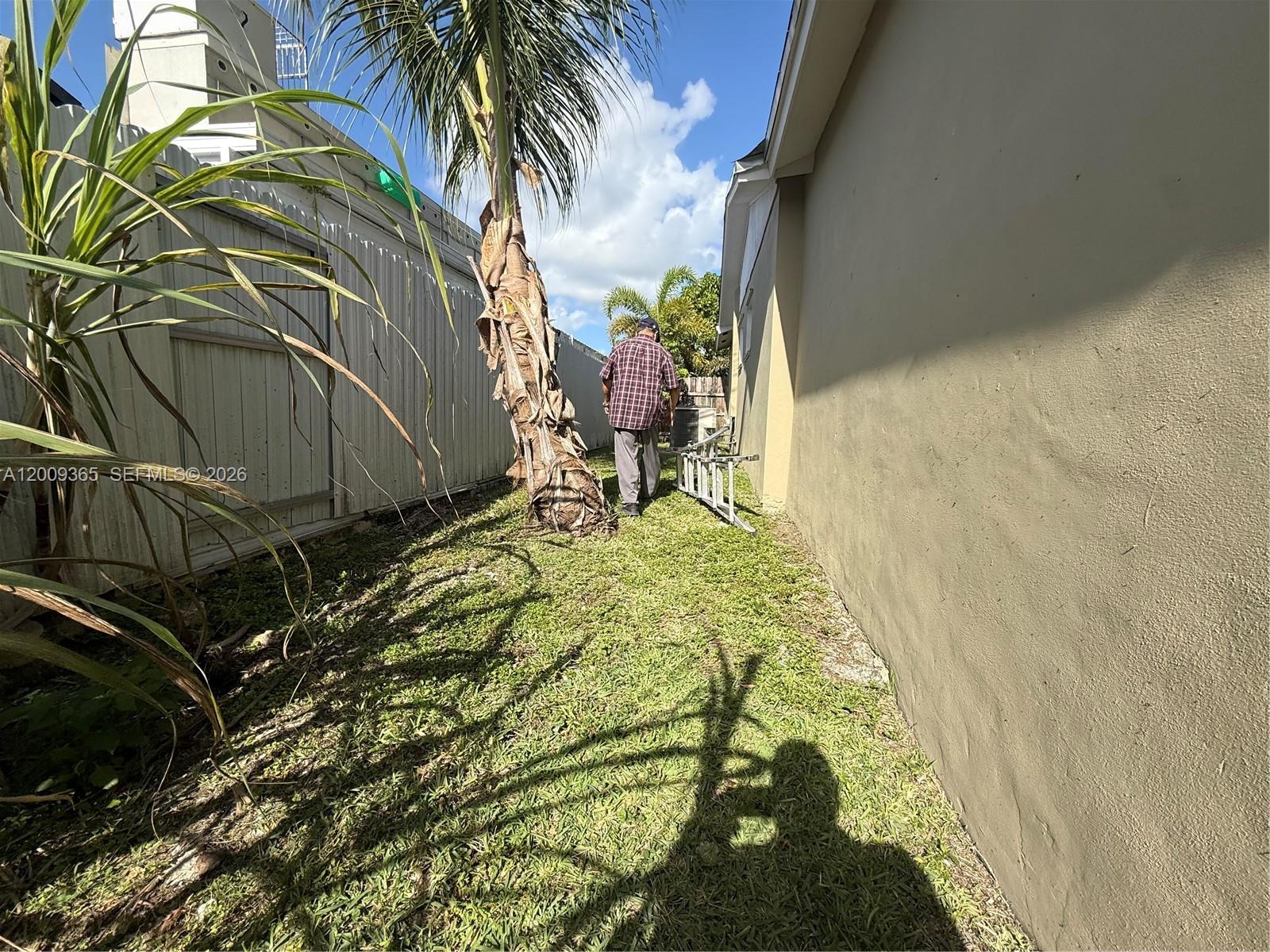 25835 Southwest 131st Court Homestead, FL 33032 - Photo 5 of 33 a backyard of a house