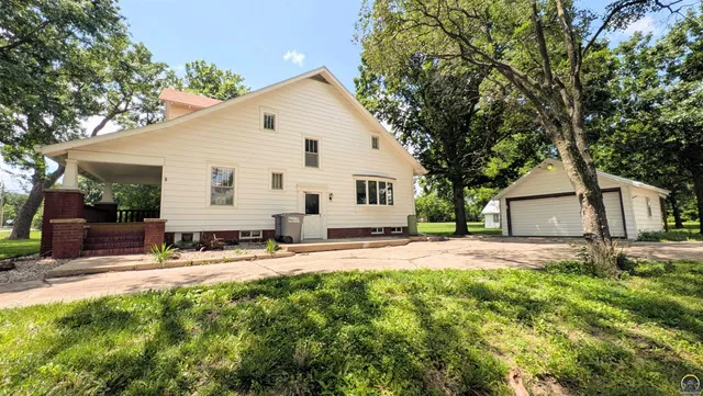 $449,900 | 1830 East 6th Avenue, Emporia, KS 66801