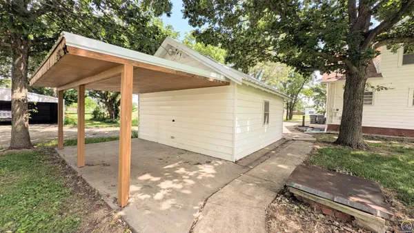 $439,900 | 1830 East 6th Avenue, Emporia, KS 66801