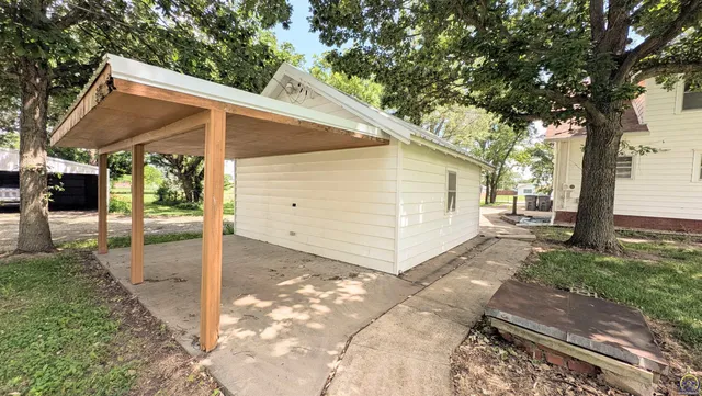 $449,900 | 1830 East 6th Avenue, Emporia, KS 66801