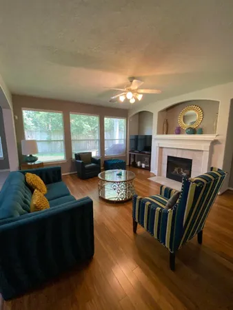 $2,460 | 26 Baccara Place, Conroe, TX 77384
