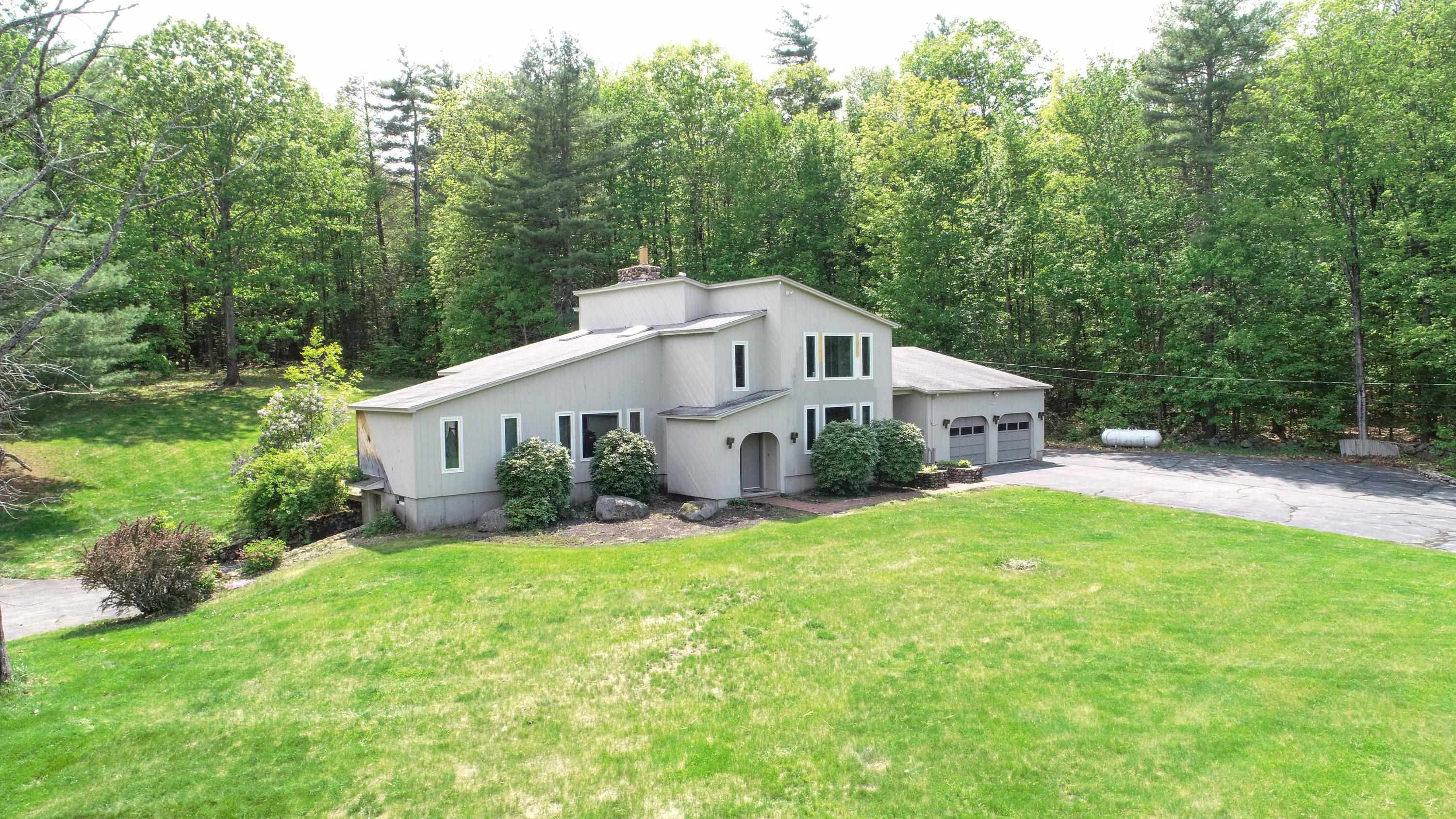 24 Mont Vernon Road Amherst, NH 03031 - Photo 2 of 40