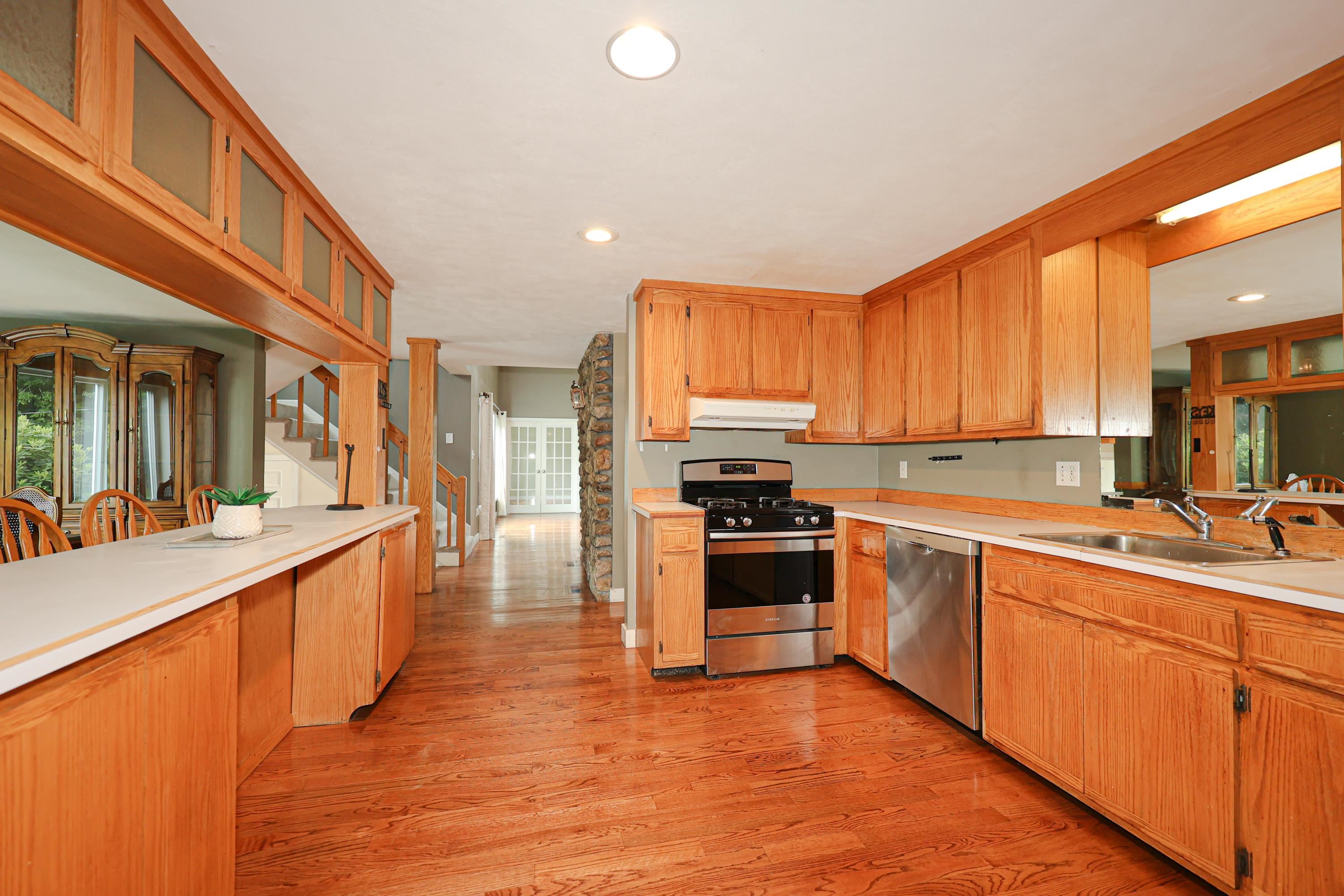 24 Mont Vernon Road Amherst, NH 03031 - Photo 5 of 40