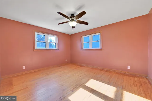 a view of a livingroom with a ceiling fan and wooden floor