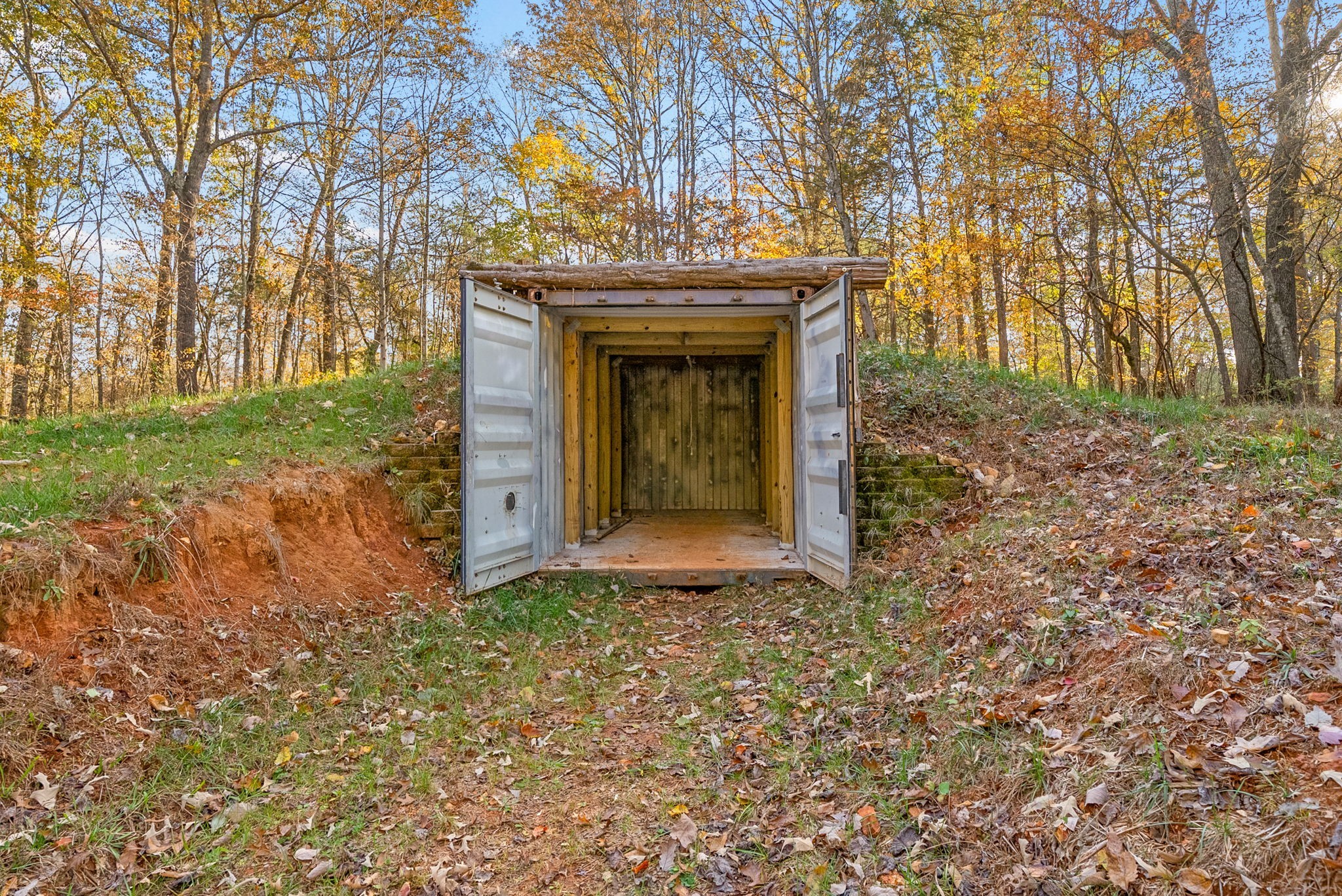 1595 York Road Clarksville, TN 37042 - Photo 8 of 13 a front view of a house with garden