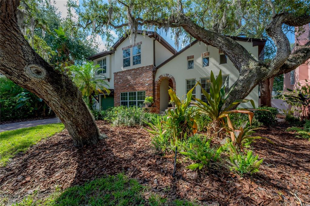 3108 West Villa Rosa Street Tampa, FL 33611 - Photo 58 of 58 a front view of a house with garden