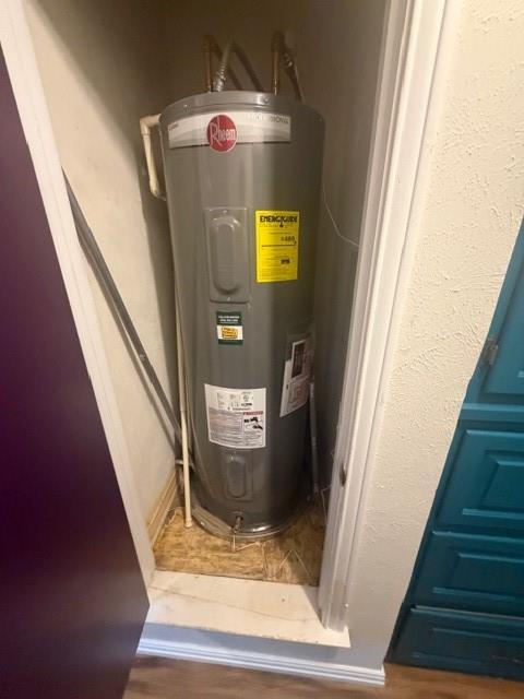 828 South Cockrell Hill Road Ovilla, TX 75154 - Photo 12 of 23 a view of entryway