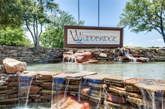 a outdoor space with lots of water