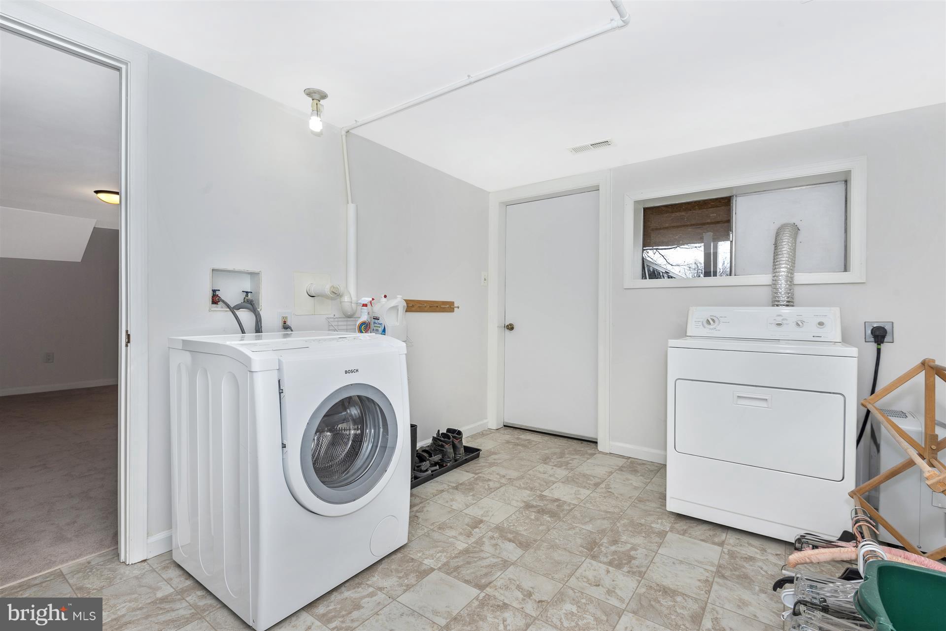 4821 Round Hill Road Frederick, MD 21702 - Photo 15 of 30 Finished Laundry