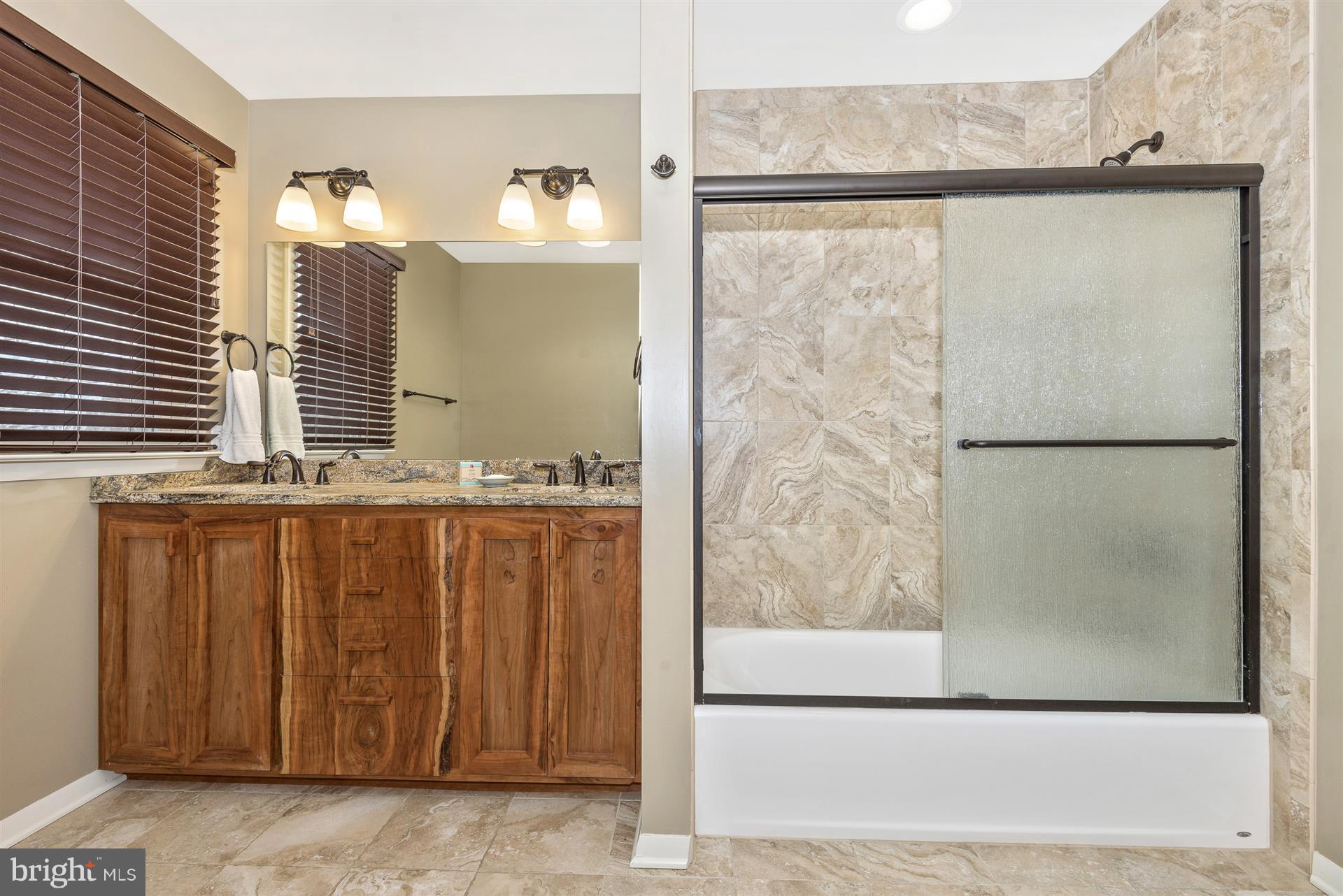 4821 Round Hill Road Frederick, MD 21702 - Photo 4 of 30 Hall Bath
