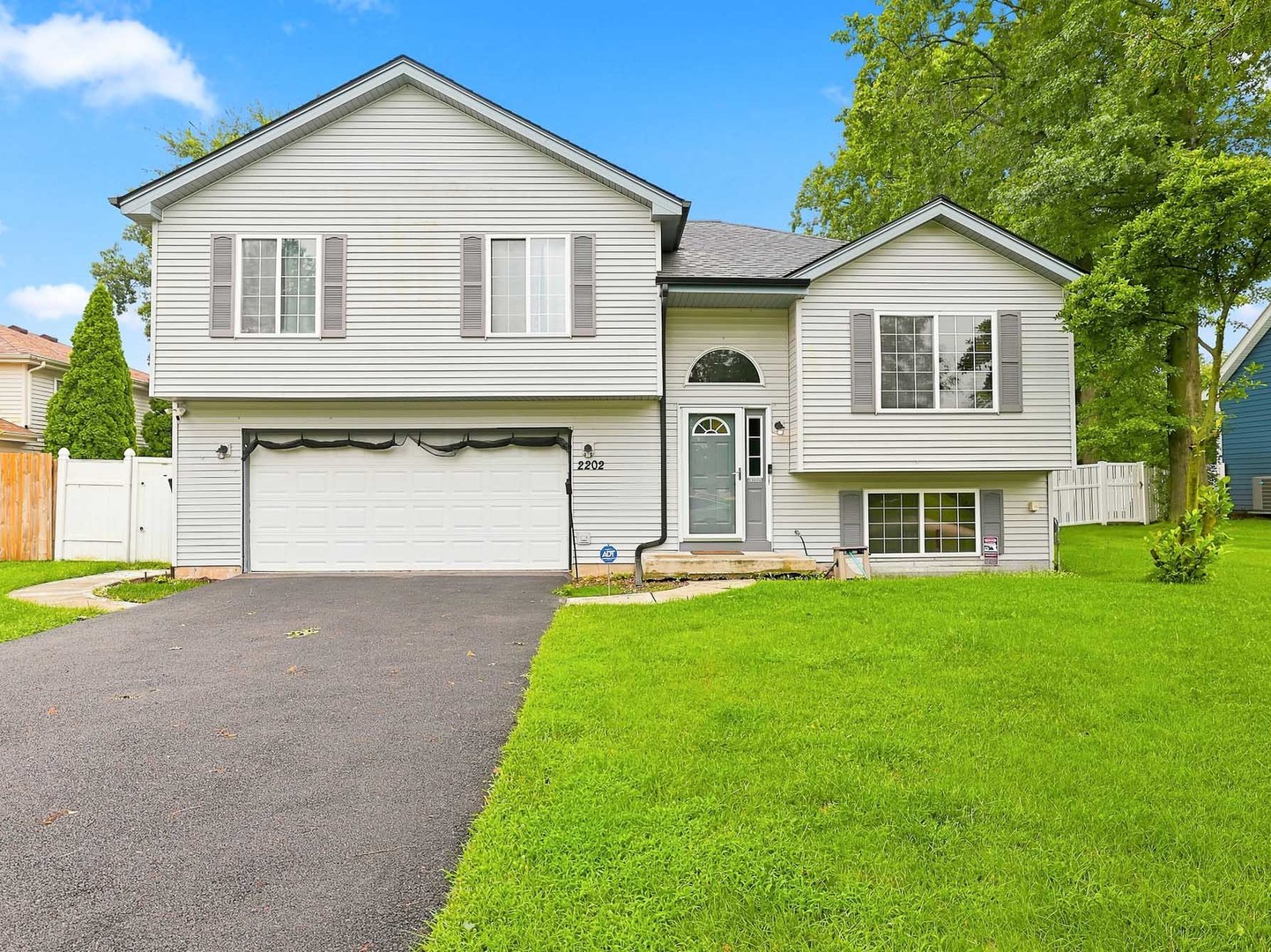 2202 Mulberry Road Joliet, IL 60432 - Photo 1 of 24 Gallery Image 1