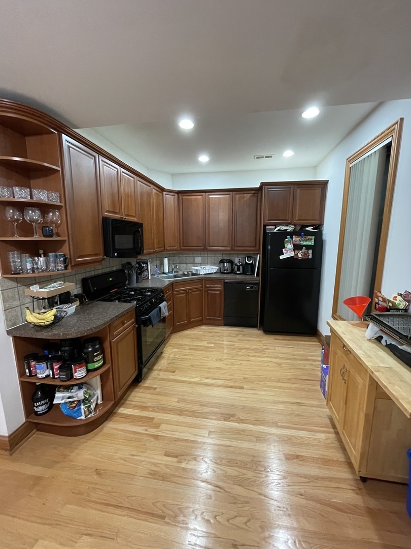 3734 North Sheffield Avenue, Unit 1S Chicago, IL 60613 - Photo 2 of 24