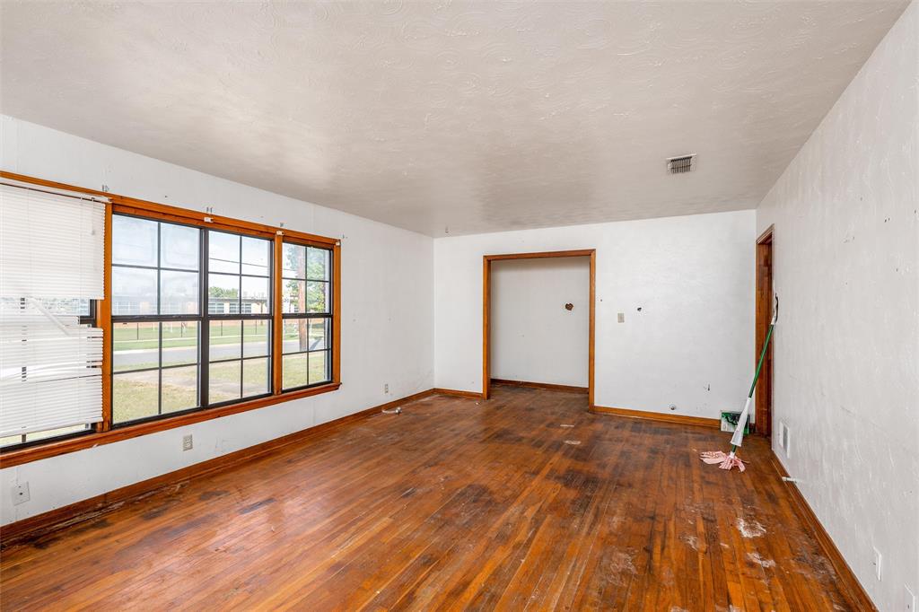 912 Greenville Road McKinney, TX 75069 - Photo 7 of 33