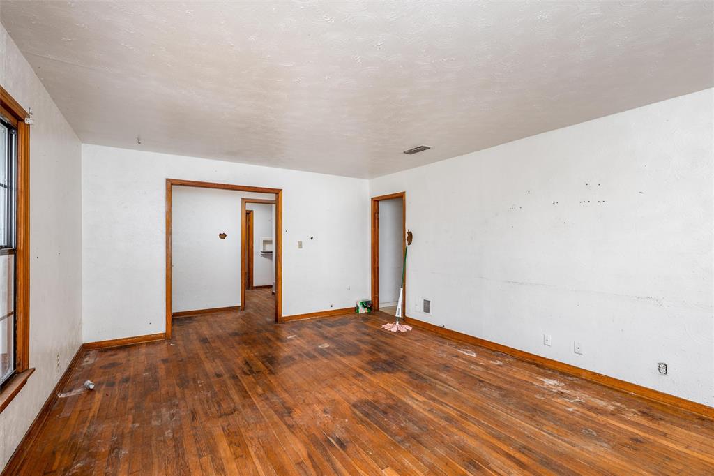 912 Greenville Road McKinney, TX 75069 - Photo 8 of 33