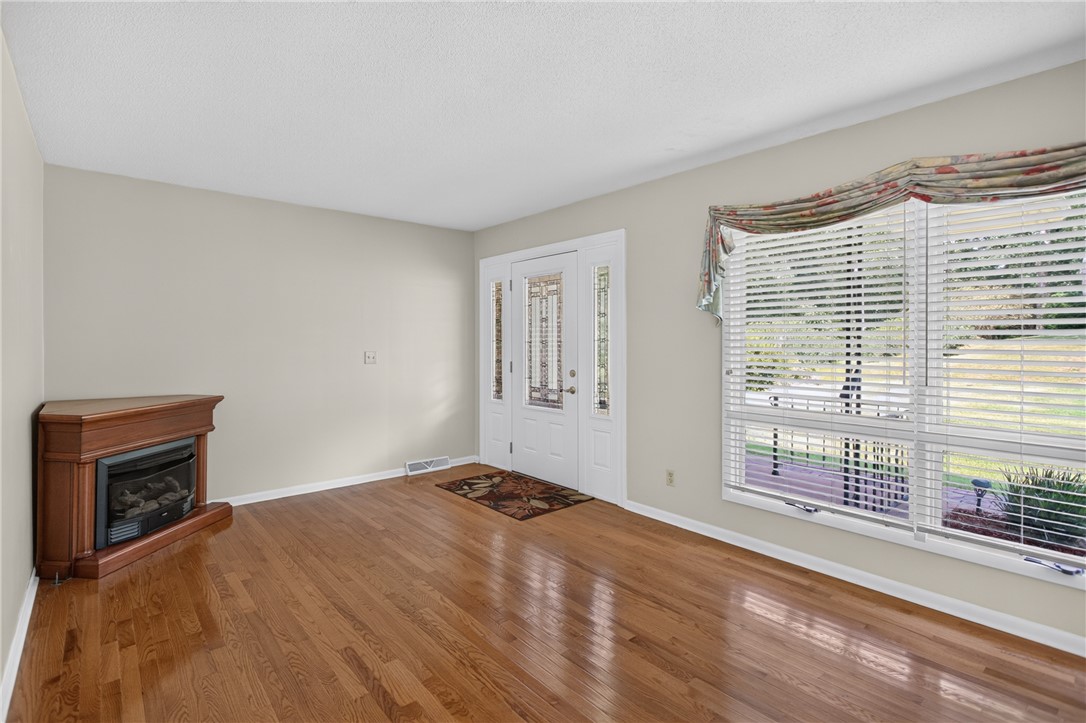 135 Brookhaven Circle Seneca, SC 29672 - Photo 4 of 48