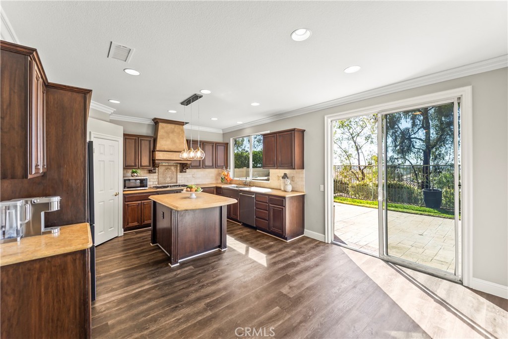 51 Rolling Ridge Rancho Santa Margarita, CA 92688 - Photo 13 of 61 Large eat in area