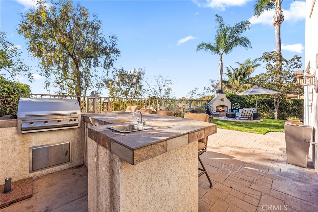 51 Rolling Ridge Rancho Santa Margarita, CA 92688 - Photo 44 of 61 Outdoor bbq and island