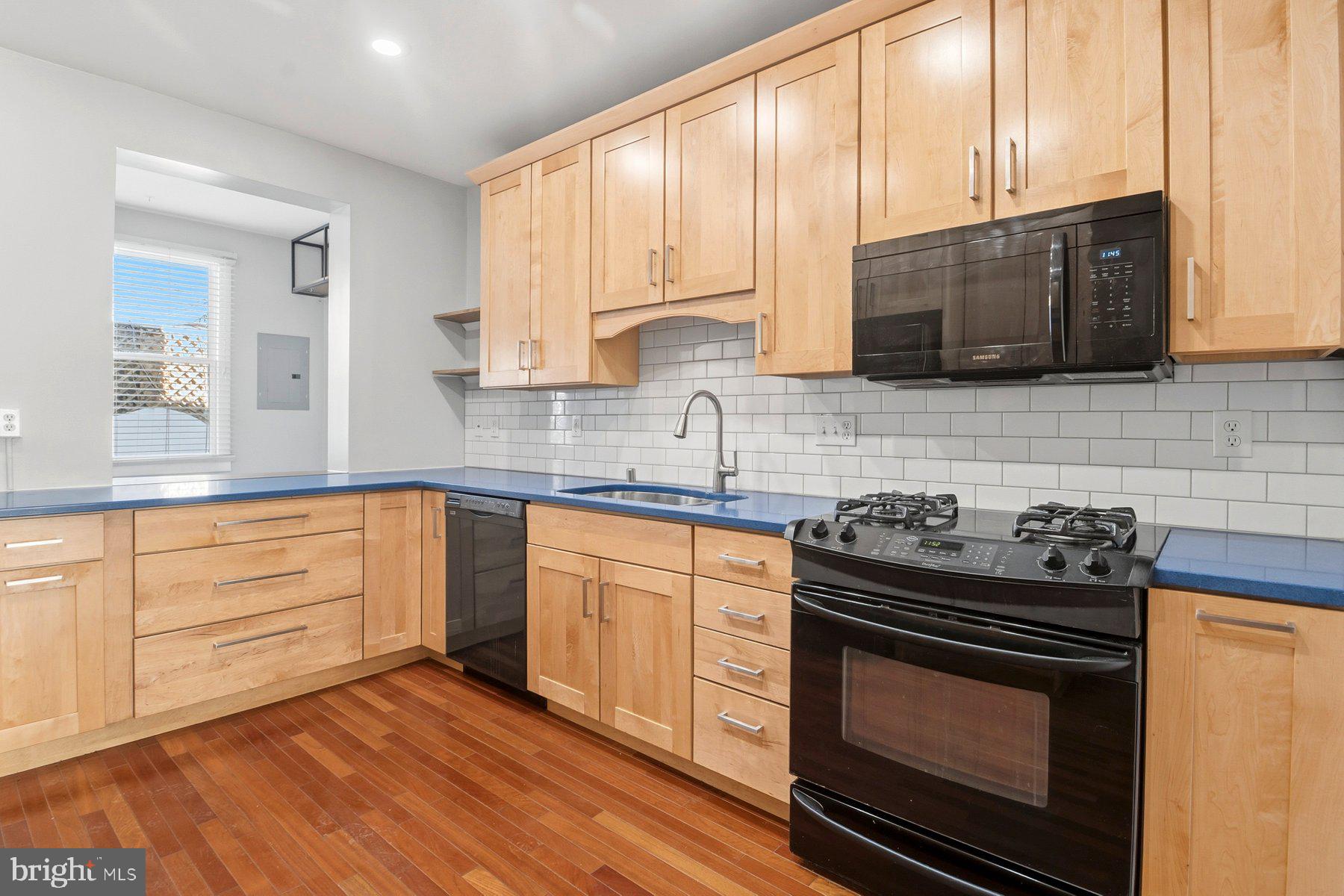 2510 Fleet Street Baltimore, MD 21224 - Photo 15 of 45 Ample storage space w/42 inch cabinets and drawers